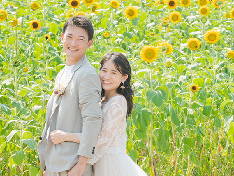 竹林で白無垢を着た新郎新婦